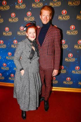 Gala Premiere 2025 of the Palazzo Dinner Show at the Spiegelpalast in Berlin Berlin, 7 11 2025 Enie van de Meiklokjes and husband Tobias Staerbo at the Gala Premiere 2025 of the Palazzo Dinner Show at the Spiegelpalast in Berlin Berlin Copyright: xMatthiasxGränzdörferx
