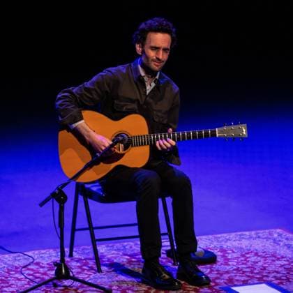 Julian Lage performs in Madrid, Spain - 07 Nov 2025 American jazz guitarist Julian Lage performs during the JAZZMADRID concert at the Fernanda Gómez Theatre in Madrid. Madrid Spain Copyright: xAtilanoxGarciax xSOPAxImagesx FOTO55051