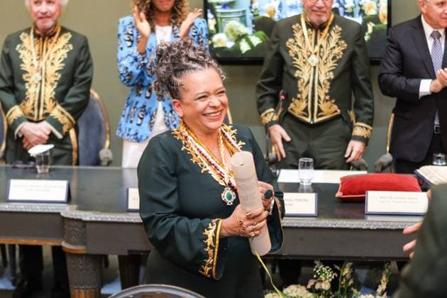 RIO DE JANEIRO, RJ - 07.11.2025: PRIMEIRA MULHER NEGRA NA ABL - Writer Ana Maria Goncalves takes seat number 33 at the Brazilian Academy of Letters (ABL). The author of the book "Um defeito de Cor" is the first black woman at the ABL. Her book served as inspiration for the Portela samba school in the 2024 Carnival. The ceremony took place this Friday (7) at the ABL headquarters in Rio de Janeiro. x2837716x  LorandoxLabbe