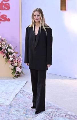 ˜Nobody Want This™ FYC Event Justine Lupe arriving to ˜Nobody Want This™ FYC event held at the Netflix Tudum Theater on November 7, 2025 in Hollywood, Ca. Hollywood Netflix Tudum Theater California USA Copyright: xStarbuck AFF-USA.COMx