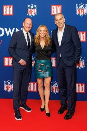 Reception BILD NFL TOUCHDOWN BERLIN Frank Robens, Inga Leschek and Stephan Schmitter at the BILD TOUCHDOWN BERLIN National Football League reception, on the occasion of the first regular season game of the NFL teams Indianapolis Colts vs Atlanta Falcons on 07 11 2025 at the Axel Springer Hochhaus in Berlin Copyright: xEventpressxKochanx