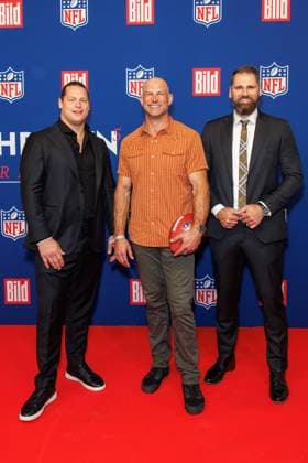 Reception BILD NFL TOUCHDOWN BERLIN Markus Kuhn, Joe Thomas and Sebastian Vollmer at the BILD TOUCHDOWN BERLIN National Football League reception, on the occasion of the first regular season game of the NFL teams Indianapolis Colts vs Atlanta Falcons on 07 11 2025 at the Axel Springer Hochhaus in Berlin Copyright: xEventpressxKochanx