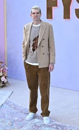 ˜Nobody Want This™ FYC Event Timothy Simons arriving to ˜Nobody Want This™ FYC event held at the Netflix Tudum Theater on November 7, 2025 in Hollywood, Ca. Hollywood Netflix Tudum Theater California USA Copyright: xStarbuck AFF-USA.COMx