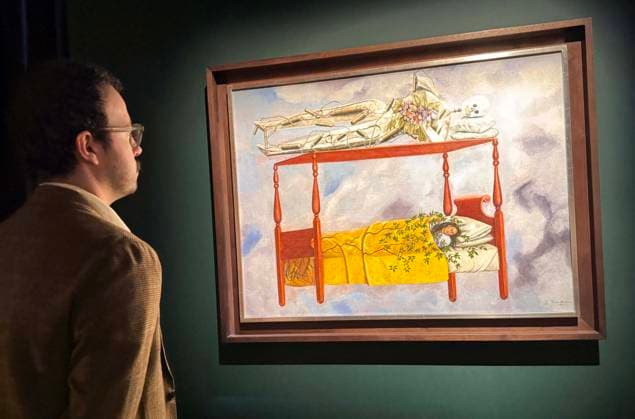 November 7, 2025, New York, New York, USA: A man seen with El sueno (La cama) 1940 by artist Frida Kahlo, estimate $40 million - $60 million, during November Marquee Week 2025 during SothebyÃ¢â‚¬â ¢s Opening of the New Global Headquarters at the Breuer. New York USA - ZUMAk03_ 20251107_zaf_k03_119 Copyright: xNancyxKaszermanx