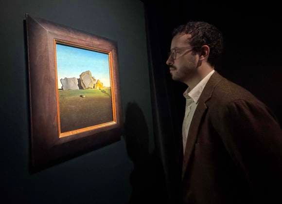 November 7, 2025, New York, New York, USA: A man seen with Symbiose de la tete aux coquillages, by artist Salvador Dali, estimate $2 million - $3 million, during November Marquee Week 2025 during SothebyÃ¢â‚¬â ¢s Opening of the New Global Headquarters at the Breuer. New York USA - ZUMAk03_ 20251107_zaf_k03_120 Copyright: xNancyxKaszermanx