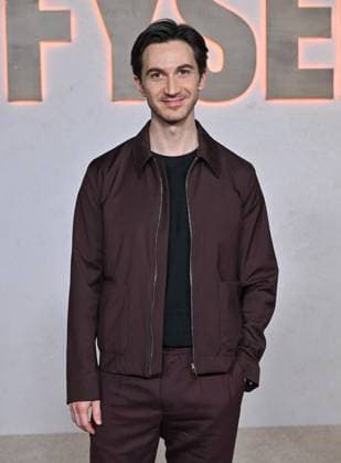 ˜The Beast In Me™ FYC Event Daniel Pearle arriving to ˜The Beast In Me™ FYC event held at the Netflix Tudum Theater on November 7, 2025 in Hollywood, Ca. Hollywood Netflix Tudum Theater California USA Copyright: xLISAxOConnor xAFF-USA.COMx