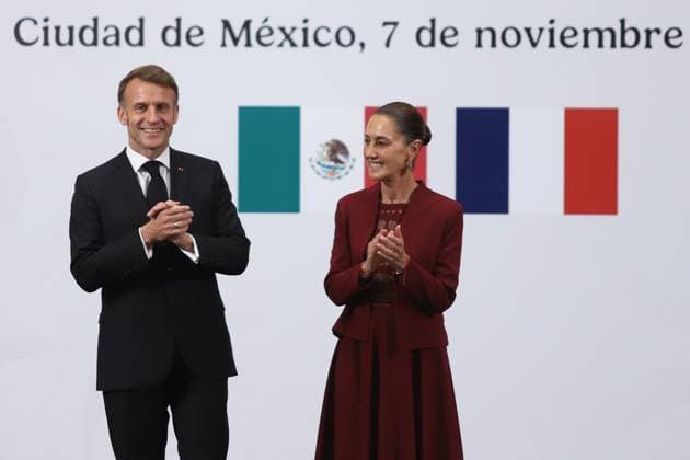 (251107) -- MEXICO CITY, Nov. 7, 2025 -- Mexican President Claudia Sheinbaum (R) and visiting French President Emmanuel Macron attend a joint press conference at the National Palace in Mexico City, Mexico on Nov. 7, 2025. (Photo by Xinhua) MEXICO-MEXICO CITY-SHEINBAUM-MACRON-MEETING DanielxAugusto 