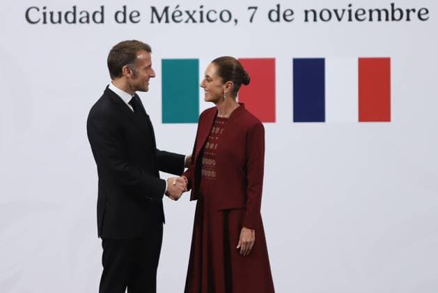 (251108) -- BEIJING, Nov. 8, 2025 -- Mexican President Claudia Sheinbaum (R) shakes hands with visiting French President Emmanuel Macron during a joint press conference at the National Palace in Mexico City, Mexico on Nov. 7, 2025. (Photo by Xinhua) XINHUA PHOTOS OF THE DAY DanielxAugusto 