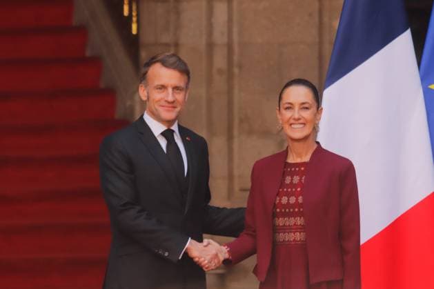 French President Emmanuel Macron working visit to Mexico Mexico™s President Claudia Sheinbaum Pardo and French President Emmanuel Macron during the welcome ceremony as part of Emmanuel Macron working visit to Mexico at the National Palace. on November 7, 2025 in Mexico City, Mexico. Mexico City CDMX Mexico Copyright: xCarlosxSantiagox