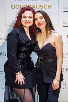 07 11 2025 Düsseldorf Vernissage GOLDRAUSCH by statement artist Svenja Bross at 0211 Studio Exhibition opening with a tribute to courage, strength and inner radiance Svenjas works invite you to rediscover your own strength and celebrate life in golden tones An inspiring fusion of art Emp