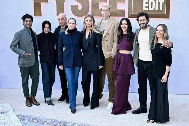 Manish Raval, Jenni Konner, Bruce Eric Kaplan, Zuri Hall, Erin Foster, Justine Lupe, Timothy Simons, Jackie Tohn, Adam Brody and Kristen Bell at the FYC event for the Netflix series Nobody Wants This at the Netflix Tudum Theater Los Angeles, 07 11 2025 Foto:xD.xStarbuckx xFuturexImagex nobody_5135