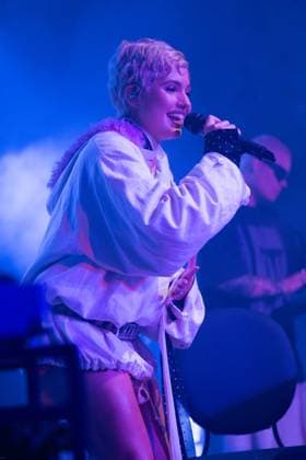 Mabel live at The Village Underground Mabel performing live at The Village Underground, London, UK, 07 November 2025., Credit:JIMMY JAMES Avalon UK, London  Copyright: xJIMMYxJAMESx xAvalonx 1051041380