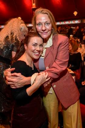 abb Palazzo Sarah Tkotsch and Karen Boehne as guests at the gala premiere of Kolja Kleeberg and Hans Peter Wodarz 17 Dinner Show Unikate at PALAZZO Spiegelpalast on 07 11 2025 in Berlin Berlin Germany