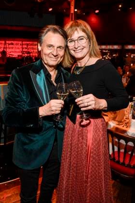 abb Palazzo Wolfgang Bahro and Barbara Bahro as guests at the gala premiere of Kolja Kleeberg and Hans Peter Wodarz 17 Dinner Show Unikate at PALAZZO Spiegelpalast on 07 11 2025 in Berlin Berlin Germany