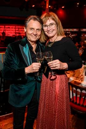 abb Palazzo Wolfgang Bahro and Barbara Bahro as guests at the gala premiere of Kolja Kleeberg and Hans Peter Wodarz 17 Dinner Show Unikate at PALAZZO Spiegelpalast on 07 11 2025 in Berlin Berlin Germany