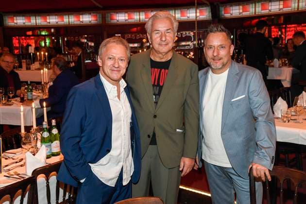 abb Palazzo Axel Pape, Klaus Wowereit and Lars Pape as guests at the gala premiere of Kolja Kleeberg and Hans Peter Wodarz 17 Dinner Show Unikate at PALAZZO Spiegelpalast on 07 11 2025 in Berlin Berlin Germany