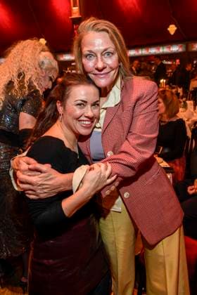 abb Palazzo Sarah Tkotsch and Karen Boehne as guests at the gala premiere of Kolja Kleeberg and Hans Peter Wodarz 17 Dinner Show Unikate at PALAZZO Spiegelpalast on 07 11 2025 in Berlin Berlin Germany