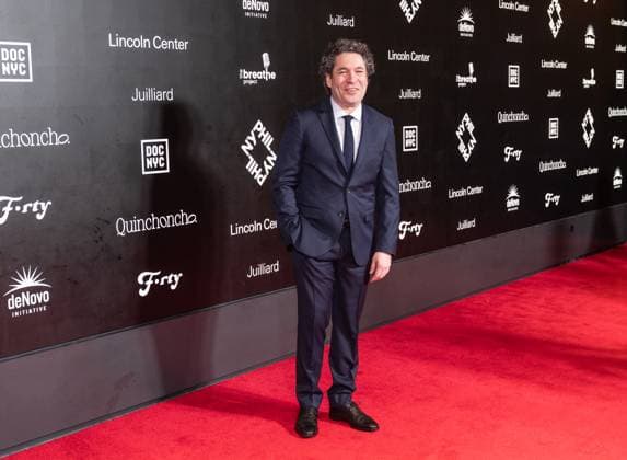 Premiere of El Canto de las Manos ( Song Of The Hands ) Gustavo Dudamel attends premiere of movie El Canto de las Manos ( Song Of The Hands ) at David Geffen Hall at Lincoln Center in New York, NY on November 7, 2025 New York New York United States Copyright: LevxRadin