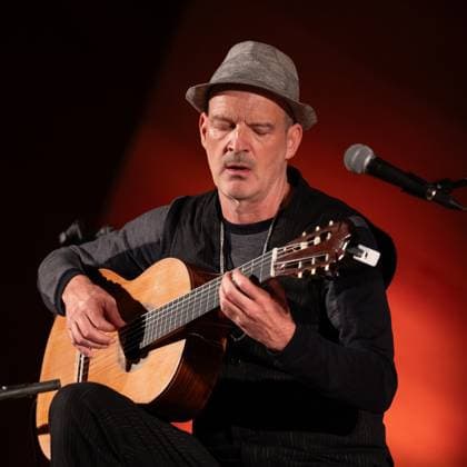 Wolfgang Muthspiel performs in Madrid, Spain - 08 Nov 2025 Austrian jazz guitarist Wolfgang Muthspiel performs during the JAZZMADRID concert at the Fernanda Gómez Theatre in Madrid. Madrid Spain Copyright: xAtilanoxGarciax xSOPAxImagesx FOTO55114