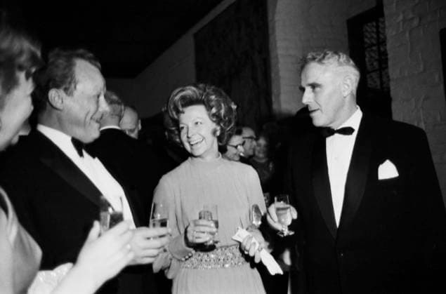 Oslo, 23. April 1970: Bundeskanzler Willy Brandt und Ehefrau Rut im Gespräch mit dem norwegischen Ministerpräsidenten Per Borten und dessen Frau beim festlichen Empfang im Rahmen des deutschen Staatsbesuchs in Norwegen. Oslo Oslo Norwegen *** Oslo, 23 April 1970 Federal Chancellor Willy Brandt and Wife Ruth at Interview with the Norwegian Prime Ministers per Braids and whose Woman at festive Reception at Frame of Germans State visit in Norway Oslo Oslo Norway Copyright: xUnitedxArchivesx xSvenxSimonxArchives SVS_94010001719