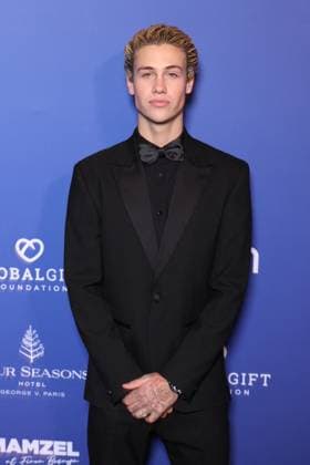 Paris Global Gift Gala - Paris Matteo Sinet attends the Paris Global Gift Gala in Paris, France on Novmber 08, 2025. Photo by Jerome Domine ABACAPRESS.COM France  Copyright: xDominexJerome ABACAx