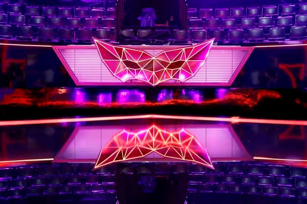 The console with the seats for the guessing team and the shows logo in the Prosieben show The Masked Singer at the MMC Studios in Ossendorf Theme picture, symbolic picture Cologne, 08 11 2025 NRW Germany Copyright: xChristophxHardtx