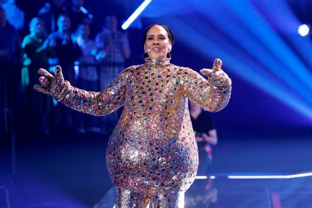 Designer Barbara Becker as the character Smiley in the Prosieben show The Masked Singer at the MMC Studios in Ossendorf Cologne, 08 11 2025 NRW Germany Copyright: xChristophxHardtx