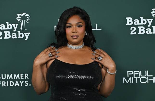 2025 Baby2Baby Gala Lizzo arriving to the 2025 Baby2Baby Gala presented by Paul Mitchell at the Pacific Design Center on November 8, 2025 in West Hollywood, Ca. West Hollywood Pacific Design Center California USA Copyright: xLisaxOConnor xAFF-USA.COMx