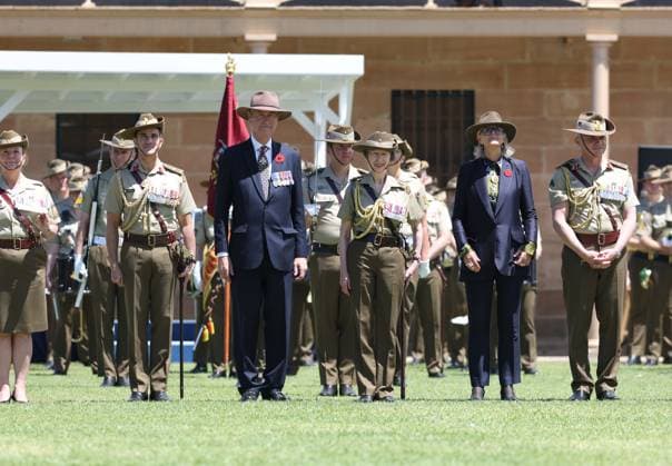PRINCESS ANNE VISIT, Her Royal Highness Princess Anne poses in a group photo at the Centenary Parade at Victoria Barracks in Sydney, New South Wales, Sunday, November 9th, 2025. Princess Anne is visiting Australia to mark the Centenary of the Royal Australian Corps of Signals. ( NO ARCHIVING Sydney New South Wales Australia  Copyright: xDamianxShawx 20251109158236288643