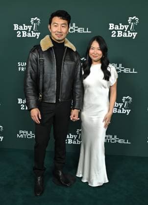 2025 Baby2Baby Gala Simu Liu and Allison Hsu arriving to the 2025 Baby2Baby Gala presented by Paul Mitchell at the Pacific Design Center on November 8, 2025 in West Hollywood, Ca. West Hollywood Pacific Design Center California USA Copyright: xLisaxOConnor xAFF-USA.COMx