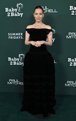 2025 Baby2Baby Gala Leslie Mann arriving to the 2025 Baby2Baby Gala presented by Paul Mitchell at the Pacific Design Center on November 8, 2025 in West Hollywood, Ca. West Hollywood Pacific Design Center California USA Copyright: xLisaxOConnor xAFF-USA.COMx