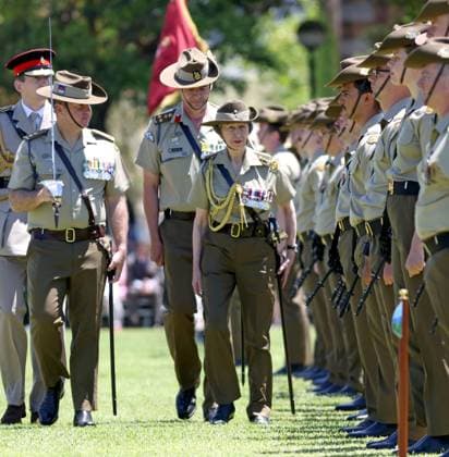 PRINCESS ANNE VISIT, Her Royal Highness Princess Anne inspects the Centenary Parade at Victoria Barracks in Sydney, New South Wales, Sunday, November 9th, 2025. Princess Anne is visiting Australia to mark the Centenary of the Royal Australian Corps of Signals. ( NO ARCHIVING Sydney New South Wales Australia  Copyright: xDamianxShawx 20251109156085850710