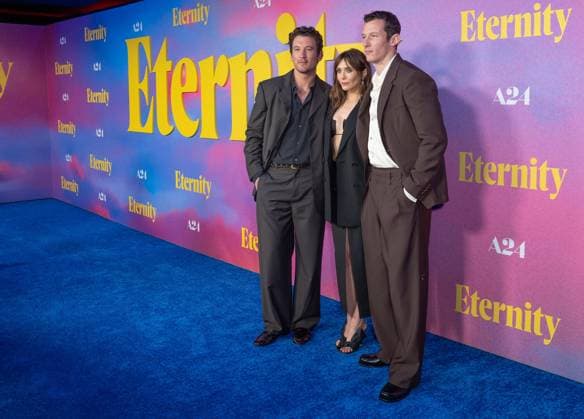 November 8, 2025, Bronx, New York, USA: Miles Teller, Elizabeth Olsen and Callum Turner attend Eternity premiere at Regal Union Square in New York, NY on November 8, 2025. Bronx USA - ZUMAr339 20251108_znp_r339_064 Copyright: xLevxRadinx