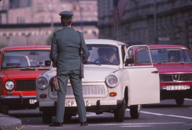 November 8, 2025, East Berlin, GDR Germany: Life goes on in East Berlin, the German Democratic Republic (GDR) in October, 1987, just two years before the Berlin Wall fell. East Berlin GDR Germany - ZUMAf103 20251108_zaf_f103_027 Copyright: xKarenxFochtx