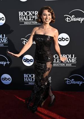 2025 Rock & Roll Hall of Fame Induction Ceremony Raye arriving to the 2025 Rock & Roll Hall of Fame Induction Ceremony held at the Peacock Theater on November 8, 2025 in Los Angeles, Ca. Los Angeles Peacock Theater California USA Copyright: xStarbuck AFF-USA.COMx