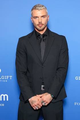 The Global Gift Gala at Four Seasons Hotel George V in Paris Gala Global Gift a l hotel Four Seasons George V a Paris Jonathan Jenvrin 450500 2025 11 08 Paris France  Copyright: xSebastienxFremontx xStarfacex STAR_450500_023