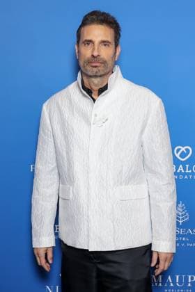 The Global Gift Gala at Four Seasons Hotel George V in Paris Gala Global Gift a l hotel Four Seasons George V a Paris Richard Orlinski 450500 2025 11 08 Paris France  Copyright: xSebastienxFremontx xStarfacex STAR_450500_053