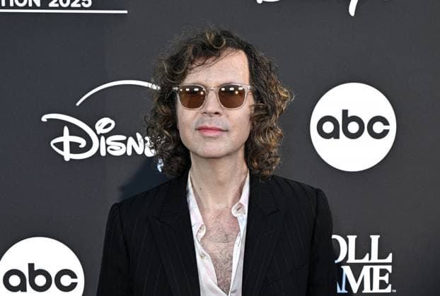 2025 Rock & Roll Hall of Fame Induction Ceremony Beck arriving to the 2025 Rock & Roll Hall of Fame Induction Ceremony held at the Peacock Theater on November 8, 2025 in Los Angeles, Ca. Los Angeles Peacock Theater California USA Copyright: xStarbuck AFF-USA.COMx