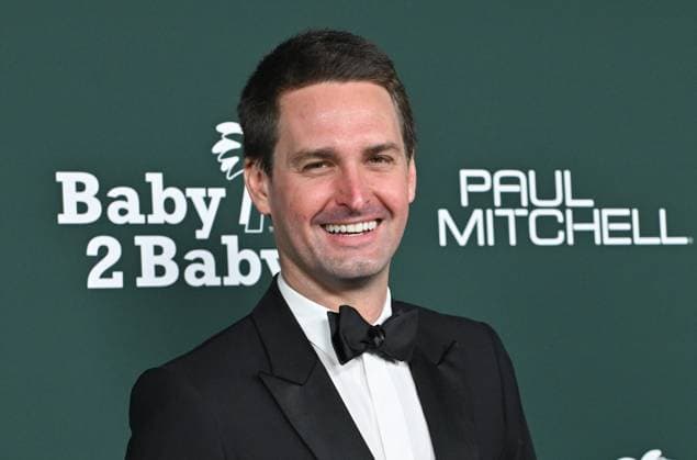2025 Baby2Baby Gala Evan Spiegel arriving to the 2025 Baby2Baby Gala presented by Paul Mitchell at the Pacific Design Center on November 8, 2025 in West Hollywood, Ca. West Hollywood Pacific Design Center California USA Copyright: xLISAxOConnor xAFF-USA.COMx