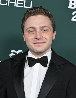 2025 Baby2Baby Gala Jake Shane arriving to the 2025 Baby2Baby Gala presented by Paul Mitchell at the Pacific Design Center on November 8, 2025 in West Hollywood, Ca. West Hollywood Pacific Design Center California USA Copyright: xLISAxOConnor xAFF-USA.COMx