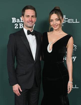2025 Baby2Baby Gala Evan Spiegel and Miranda Kerr arriving to the 2025 Baby2Baby Gala presented by Paul Mitchell at the Pacific Design Center on November 8, 2025 in West Hollywood, Ca. West Hollywood Pacific Design Center California USA Copyright: xLISAxOConnor xAFF-USA.COMx