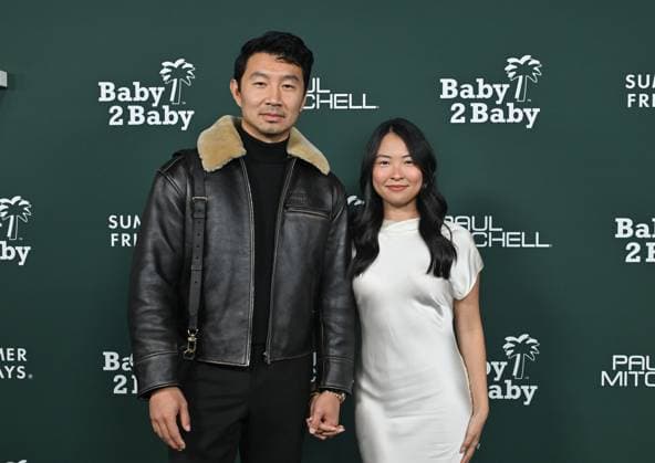 2025 Baby2Baby Gala Simu Liu and Allison Hsu arriving to the 2025 Baby2Baby Gala presented by Paul Mitchell at the Pacific Design Center on November 8, 2025 in West Hollywood, Ca. West Hollywood Pacific Design Center California USA Copyright: xLISAxOConnor xAFF-USA.COMx