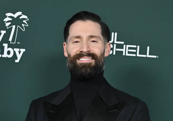 2025 Baby2Baby Gala Adam Goldston arriving to the 2025 Baby2Baby Gala presented by Paul Mitchell at the Pacific Design Center on November 8, 2025 in West Hollywood, Ca. West Hollywood Pacific Design Center California USA Copyright: xLISAxOConnor xAFF-USA.COMx