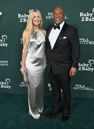2025 Baby2Baby Gala Jennifer Lucas and Byron Allen arriving to the 2025 Baby2Baby Gala presented by Paul Mitchell at the Pacific Design Center on November 8, 2025 in West Hollywood, Ca. West Hollywood Pacific Design Center California USA Copyright: xLISAxOConnor xAFF-USA.COMx