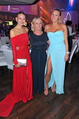 43 German Sports Press Ball 2025 Magdalena Brzeska with her daughter and Heidi Beckenbauer on the occasion of the 43 German Sports Press Ball on 08 11 2025 in the Alte Oper Frankfurt Main 20251108MWI094933