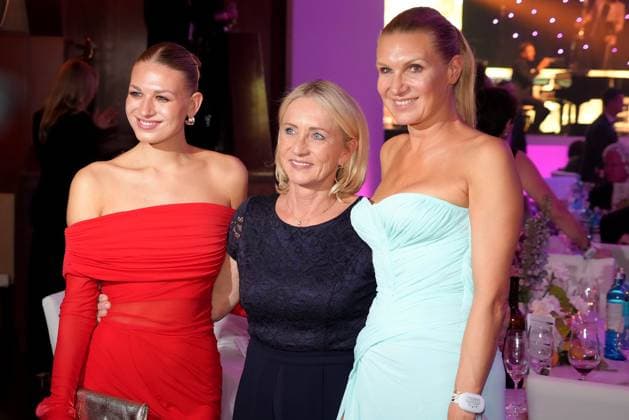 Noemi Peschel, Heidi Beckenbauer and Magdalena Brzeska at the 43rd German Sports Press Ball on 8 11 2025 at the Alte Oper in Frankfurt am Main German Sports Press Ball 2025 in Frankfurt am Main