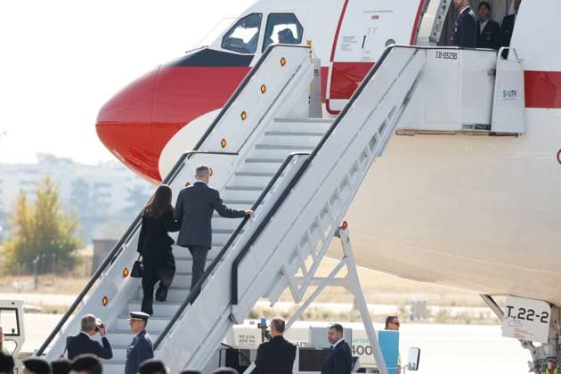 King Felipe and Queen Letizia during the farewell ceremony at the State Pavilion of Terminal T 4, Adolfo Suárez Madrid Barajas Airport, on November 9, 2025, in Madrid Spain KING FELIPE VI QUEEN LETIZIA ROYAL HOUSE TRAVEL Antonio Gutié Madrid Madrid Madrid Spain  Copyright: xAntonioxGutiÃ rrezx 7088549