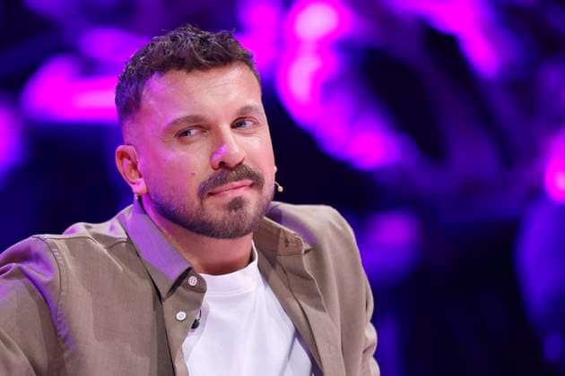 Actor Edin Hasanovic in the guessing team in the Prosieben show The Masked Singer at the MMC Studios in Ossendorf Cologne, 08 11 2025 NRW Germany Copyright: xChristophxHardtx