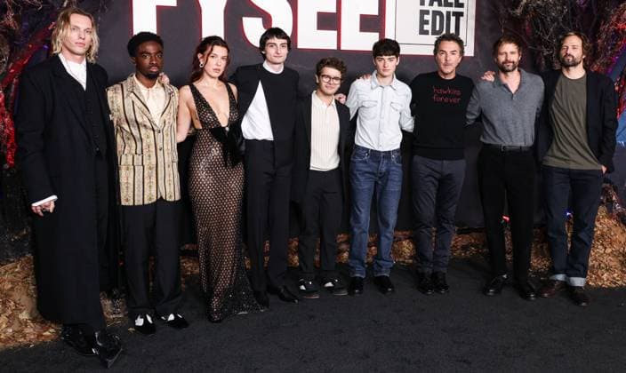 Netflix FYSEE: The Fall Edit - Stranger Things Season 5 FYC Event English actor and singer Jamie Campbell Bower, American actor, singer, and dancer Caleb McLaughlin, British actress and producer Millie Bobby Brown, Canadian actor, musician, director, and recording artist Finn Wolfhard, American actor and singer Gaten Matarazzo, Canadian-American actor and entrepreneur Noah Schnapp, Canadian-American director, producer, actor, and founder of 21 Laps Entertainment Shawn Levy, American producer Ross Duffer and American writer, director, and producer Matt Duffer arrive at the Netflix FYSEE: The Fall Edit - Stranger Things Season 5 FYC (For Your Consideration) Event held at the Netflix Tudum Theater in Hollywood, Los Angeles, California, Uni  Copyright: xImagexPressxAgencyx originalFilename: collin-netflixf251109_nplnK.jpg