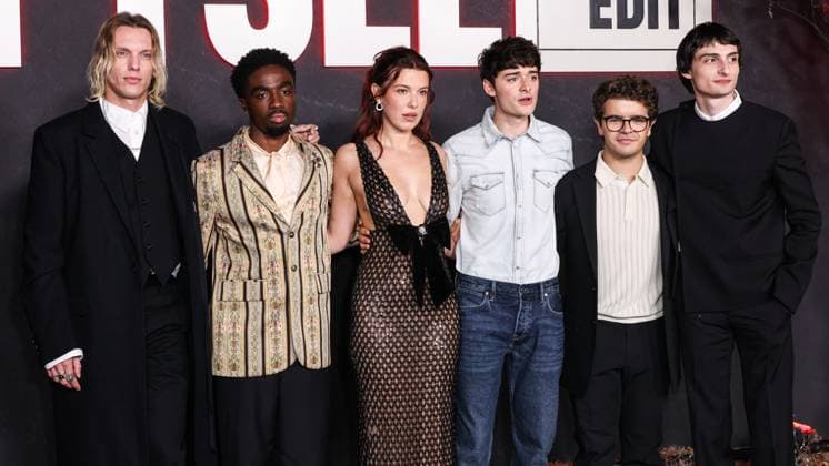 Netflix FYSEE: The Fall Edit - Stranger Things Season 5 FYC Event English actor and singer Jamie Campbell Bower, American actor, singer, and dancer Caleb McLaughlin, British actress and producer Millie Bobby Brown, Canadian-American actor and entrepreneur Noah Schnapp, American actor and singer Gaten Matarazzo and Canadian actor, musician, director, and recording artist Finn Wolfhard arrive at the Netflix FYSEE: The Fall Edit - Stranger Things Season 5 FYC (For Your Consideration) Event held at the Netflix Tudum Theater in Hollywood, Los Angeles, California, United States. Netflix Tudum Theater, Hollywood, Los Angeles, California, USA California United States Copyright: xImagexPressxAgencyx originalFilename: collin-netflixf251109_npPQc.jpg